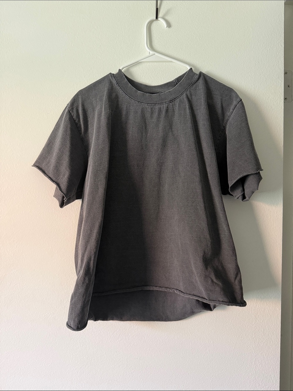 Men's Short Sleeve Crew Tee in Charcoal